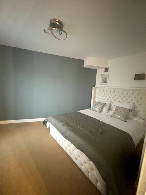 Deuil-la-Barre Wondersuite Appartement - Centre Ville Avec Parking Couvert -15Mn De Paris Et 10 Mn De Stade De France, Wifi, Netflix מראה חיצוני תמונה