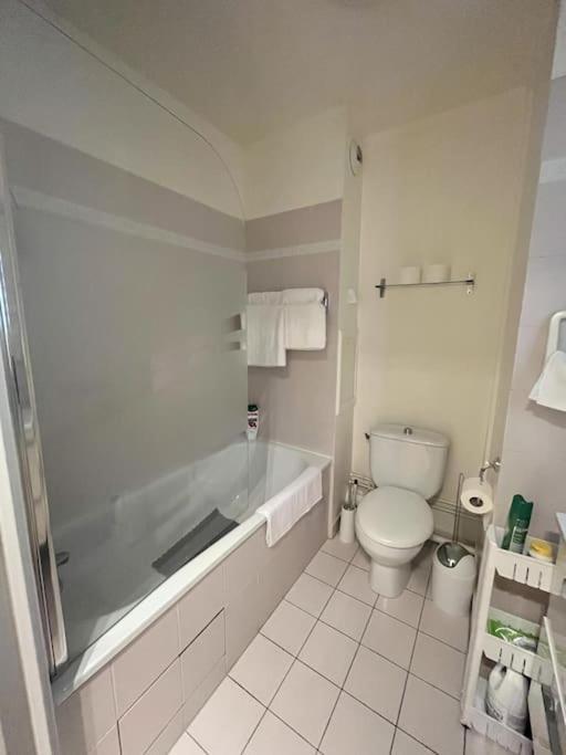 Deuil-la-Barre Wondersuite Appartement - Centre Ville Avec Parking Couvert -15Mn De Paris Et 10 Mn De Stade De France, Wifi, Netflix מראה חיצוני תמונה